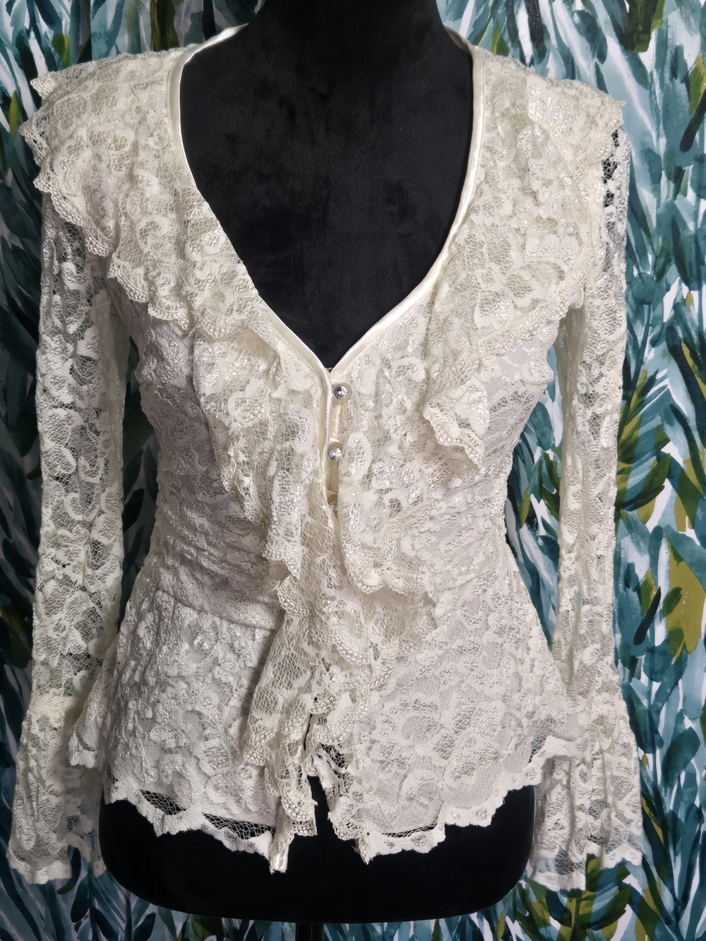 Vintage J.R. Nites by Caliendo Cream Lace Top With Bell Sleeves